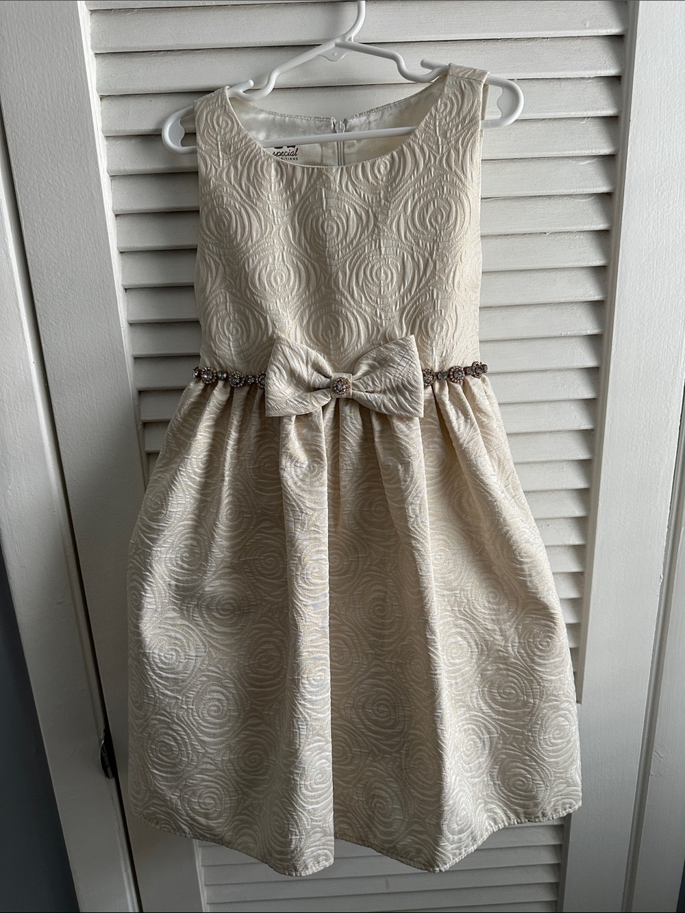 Girls special editions dress size 6 cream gold